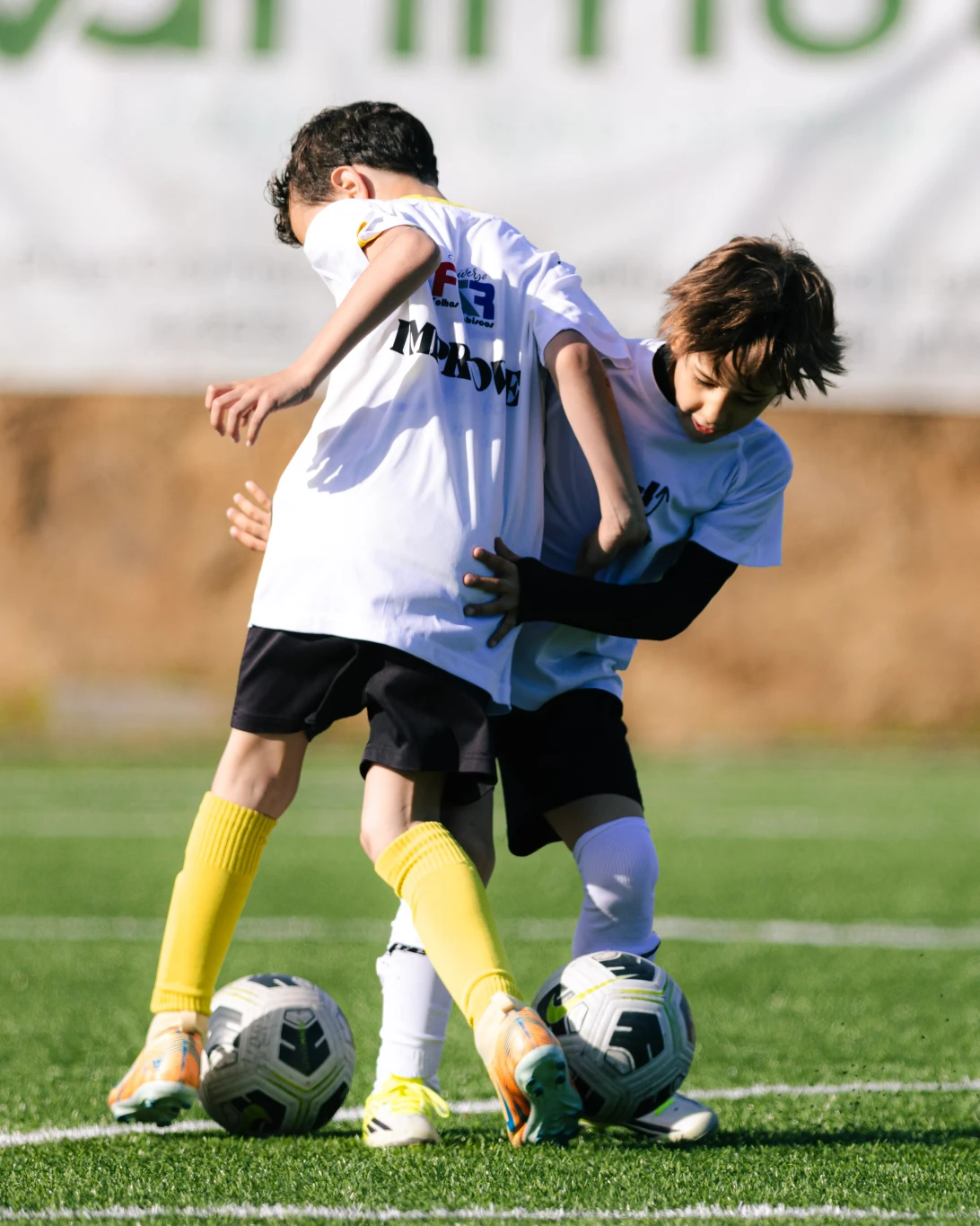 Duelo 1x1 entre dois atletas num treino Improve